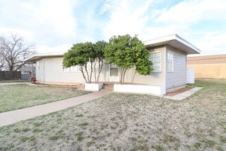 1607 Sycamore St in Big Spring, TX - Building Photo - Building Photo