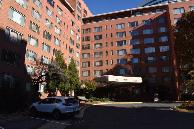 property at 1021 Arlington Blvd
