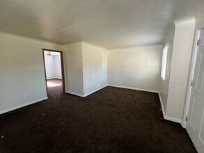 1718 Burwell St in Bremerton, WA - Building Photo - Building Photo