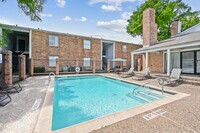 Townhome Apartments in Houston, TX - Building Photo - Building Photo