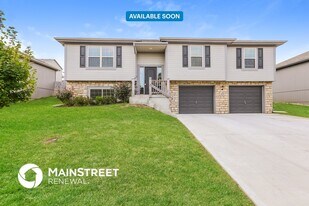 1309 NW Hilltop Ln in Grain Valley, MO - Building Photo