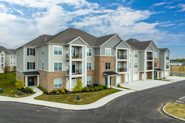 The Grand of Sugarcreek Villas in Dayton, OH - Building Photo - Building Photo