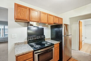 Cambridge Apartments in Dearborn Heights, MI - Building Photo