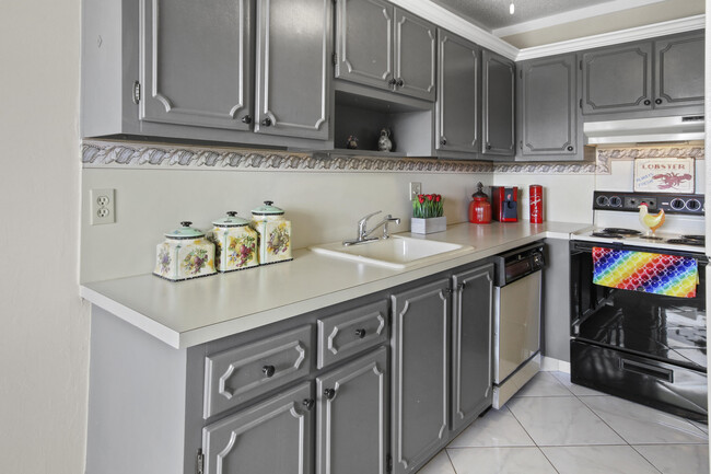 1001 Flame Vine Ave in Delray Beach, FL - Building Photo - Building Photo