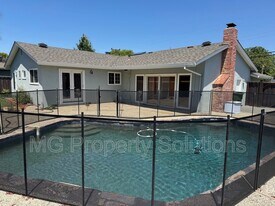 521 Rowland Blvd in Novato, CA - Building Photo