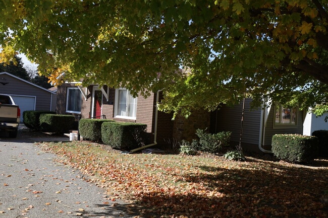 129 W Jefferson St in Jamestown, IN - Building Photo - Building Photo