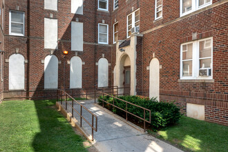 Oak Lane Court Apartments in Philadelphia, PA - Foto de edificio - Building Photo