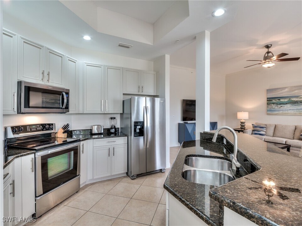 27921 Bonita Village Blvd in Bonita Springs, FL - Building Photo