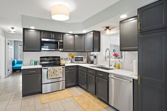 28 Dixey Dr in Middleton, MA - Building Photo - Building Photo