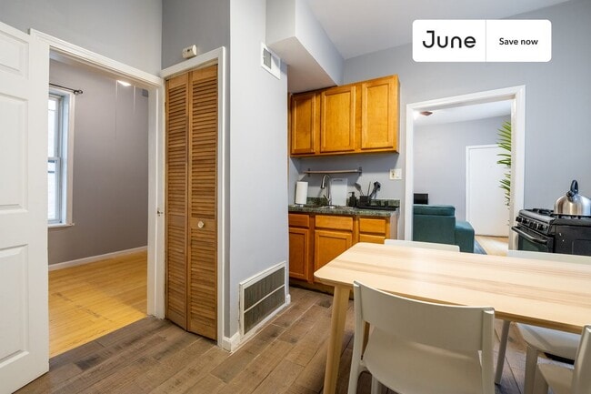 2611 W Armitage Ave in Chicago, IL - Building Photo - Building Photo