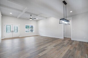 2615 Cooper Creek Rd in Woodlawn, TN - Building Photo