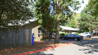 11115 SE Holgate Blvd in Portland, OR - Building Photo - Building Photo