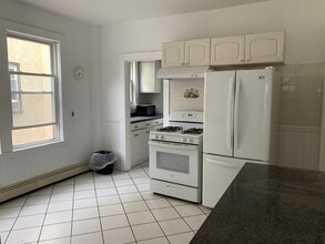 205 Rawson Rd, Unit 2 in Brookline, MA - Foto de edificio - Building Photo