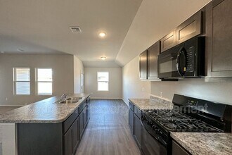 932 S Blackjack Ln in Mustang, OK - Building Photo - Building Photo