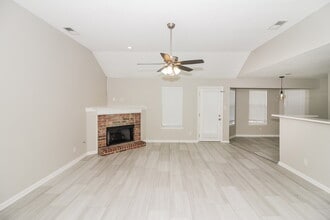 1143 Breezy Valley Dr in Cordova, TN - Building Photo - Building Photo