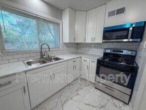 7017 Hunter St in Raytown, MO - Building Photo - Building Photo