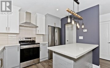 147 Lasalle Ave in Oshawa, ON - Building Photo - Building Photo