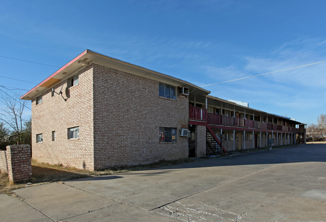 Newton Manor in Tulsa, OK - Building Photo