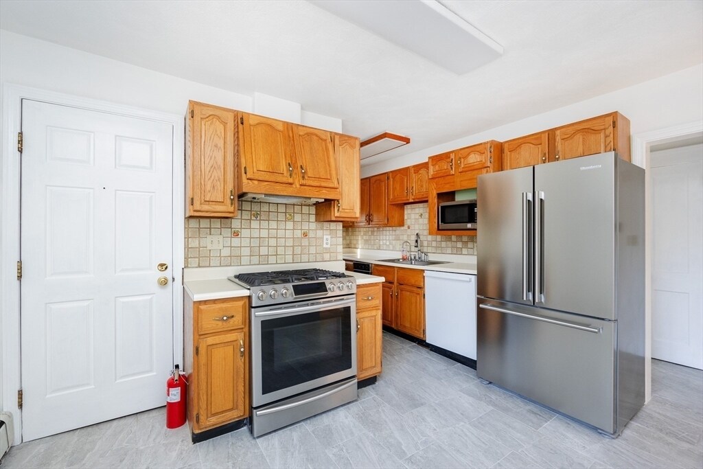 13 Lawrence St in Watertown, MA - Building Photo