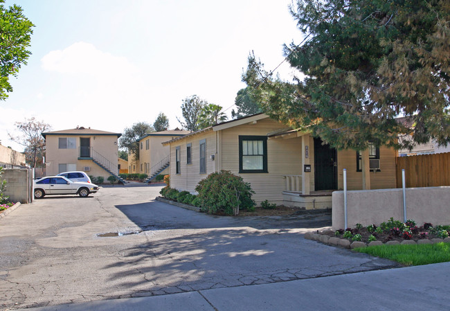 Claydelle Apartments in El Cajon, CA - Building Photo - Building Photo