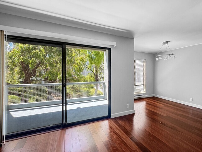 4 Admiral Dr in Emeryville, CA - Building Photo - Building Photo