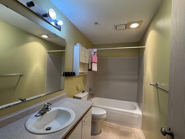 5000 Lake Washington Blvd NE in Renton, WA - Building Photo - Building Photo