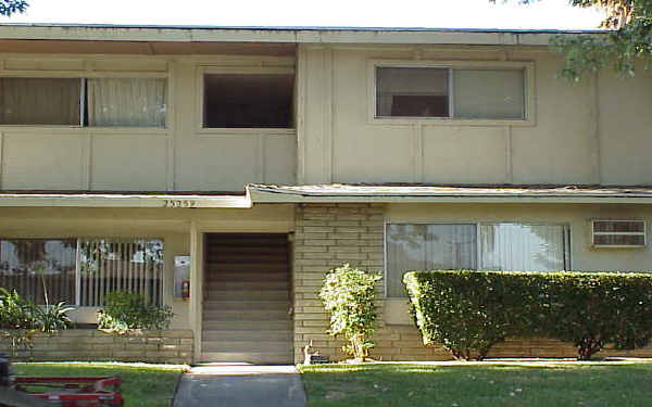 25259 Taylor St in Loma Linda, CA - Foto de edificio