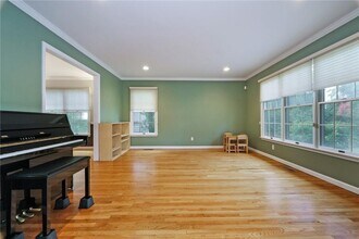 92 Brown Rd in Scarsdale, NY - Building Photo - Building Photo