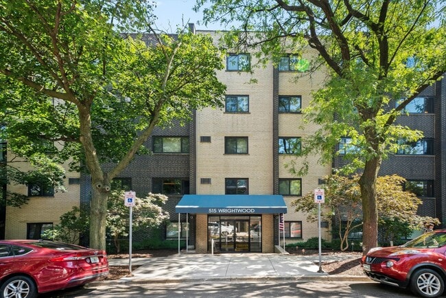property at 515 W Wrightwood Ave