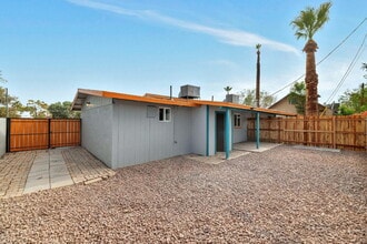 305 E Roeser Rd in Phoenix, AZ - Building Photo - Building Photo