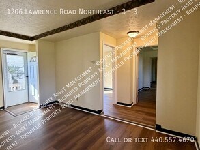 1206 Lawrence Rd NE in Canton, OH - Building Photo - Building Photo