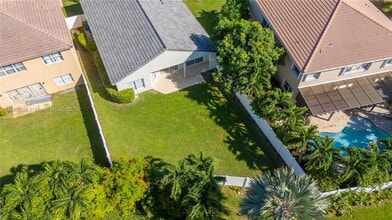 16762 NW 13th St in Pembroke Pines, FL - Building Photo - Building Photo