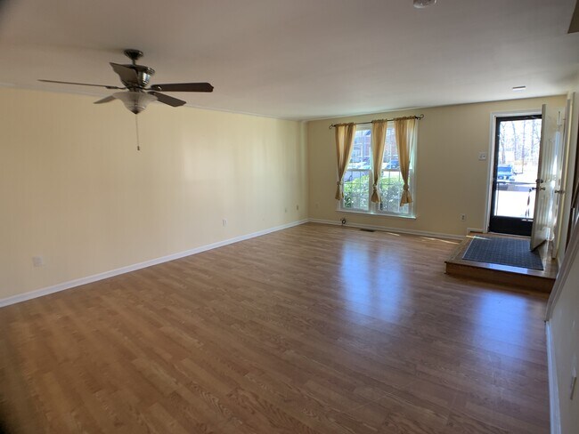 14233 Oakpointe Dr, Unit 829 in Laurel, MD - Building Photo - Building Photo