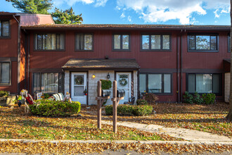 Oaks at La Tourette Condos in Staten Island, NY - Building Photo - Building Photo