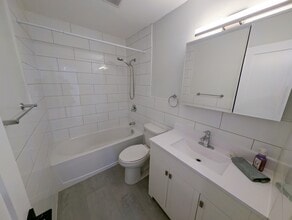 216-216 Essex Ave in Richmond Hill, ON - Building Photo - Building Photo