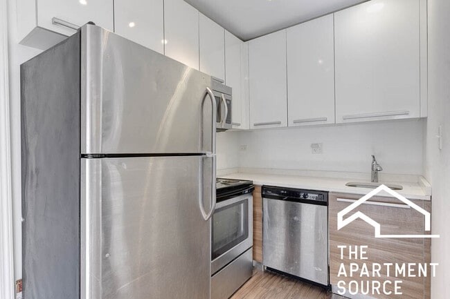 property at 925 W Carmen Ave