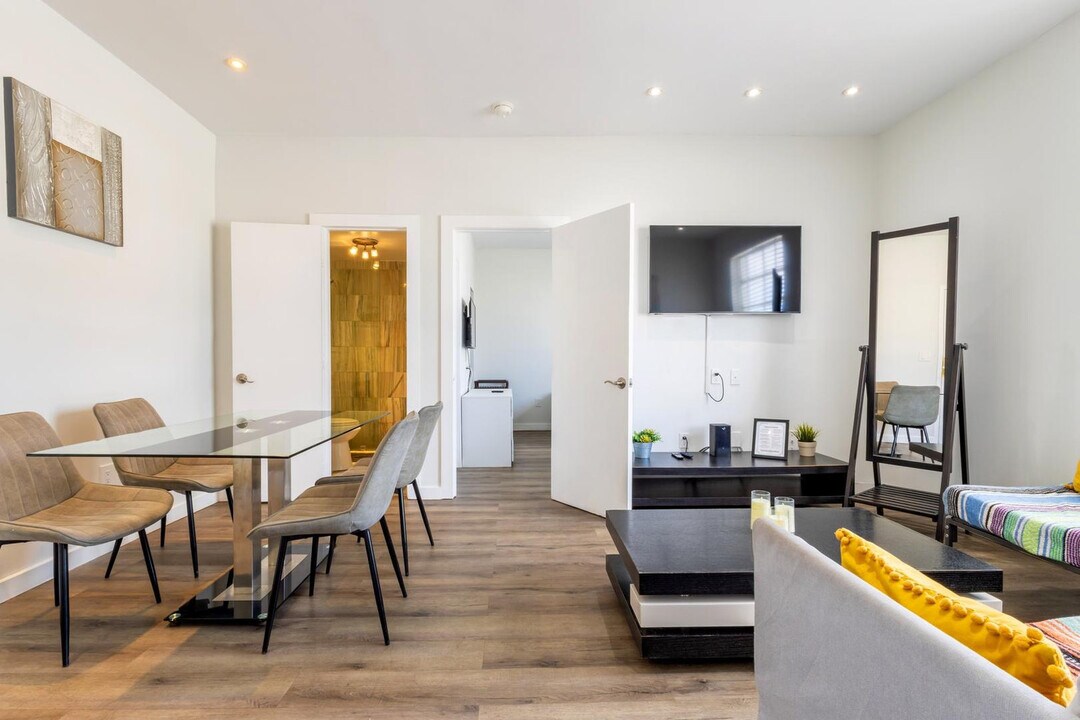 750 Collins Ave in Miami Beach, FL - Building Photo