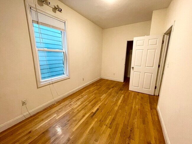 723 Parker St, Unit 2 in Boston, MA - Building Photo - Building Photo
