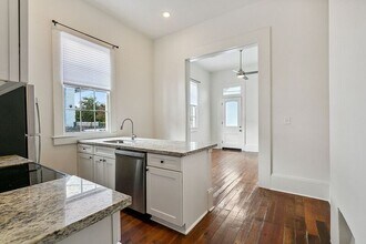 2002 S Liberty St in New Orleans, LA - Building Photo - Building Photo