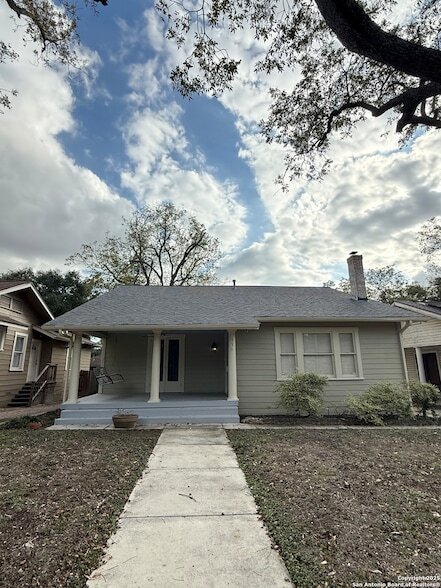334 W Gramercy Pl in San Antonio, TX - Building Photo