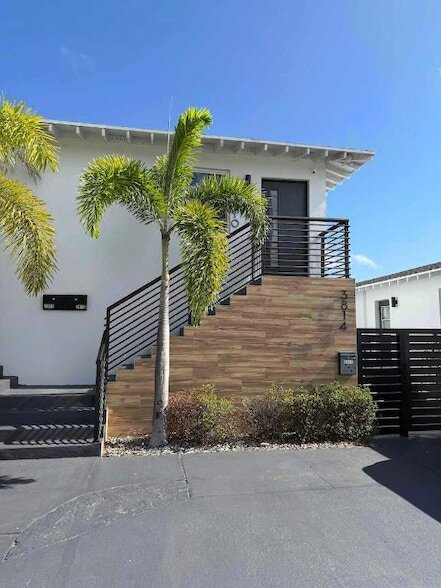 property at 3814 S Olive Ave