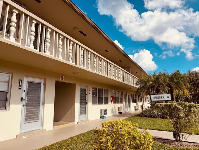 159 Sussex H in West Palm Beach, FL - Foto de edificio - Building Photo