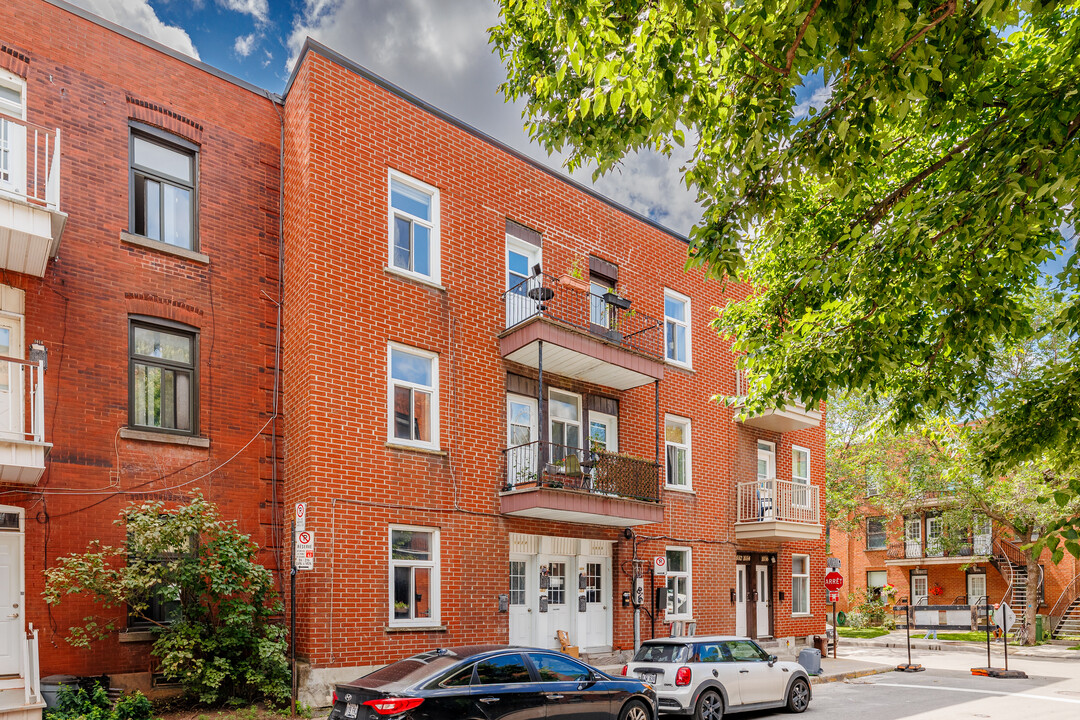 1028 Saint-Ferdinand Rue in Montréal, QC - Building Photo