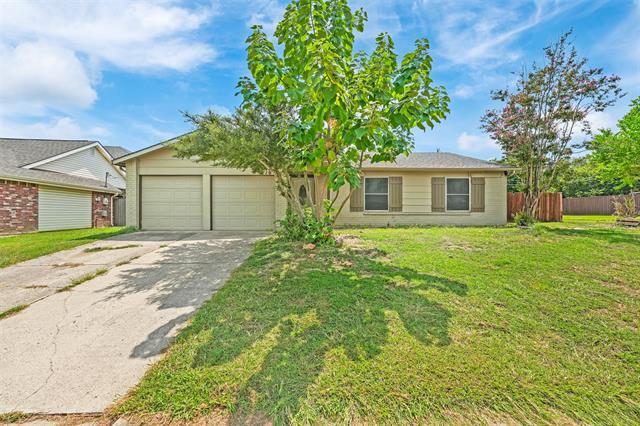 710 W Embercrest Dr in Arlington, TX - Building Photo