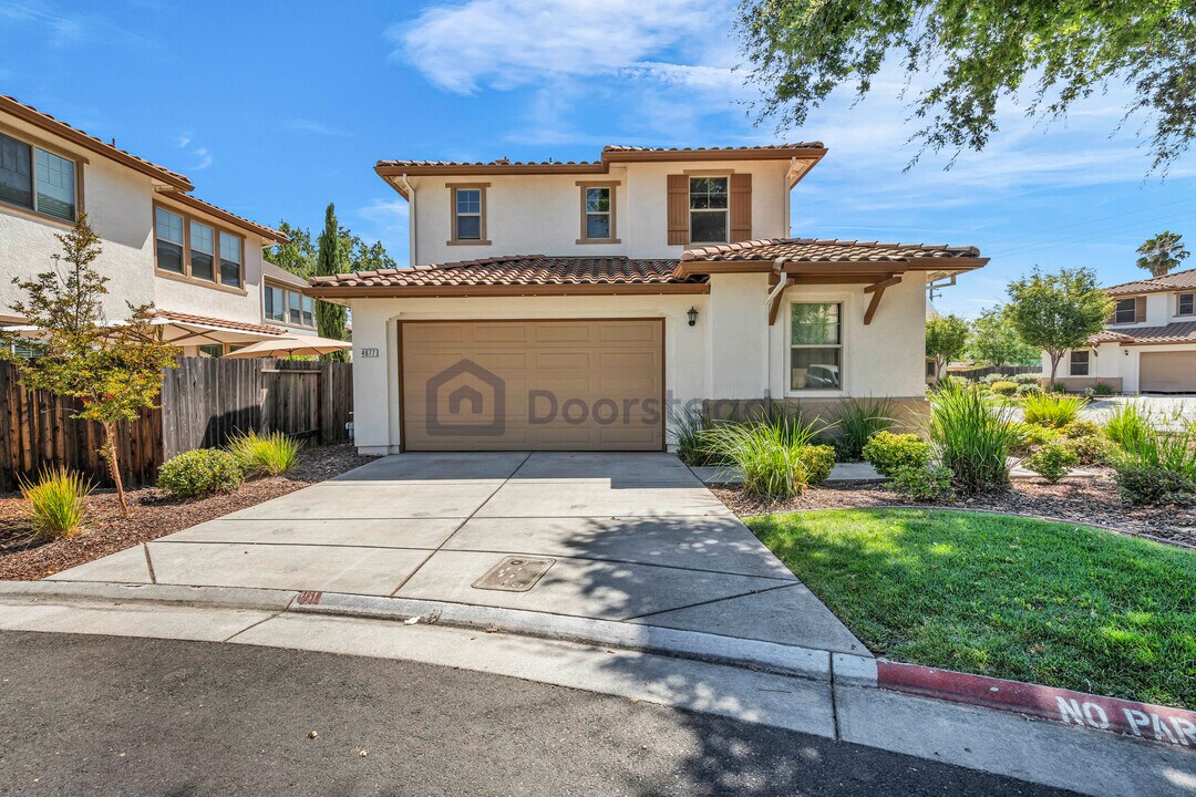 4677 Lue Ln in Carmichael, CA - Building Photo