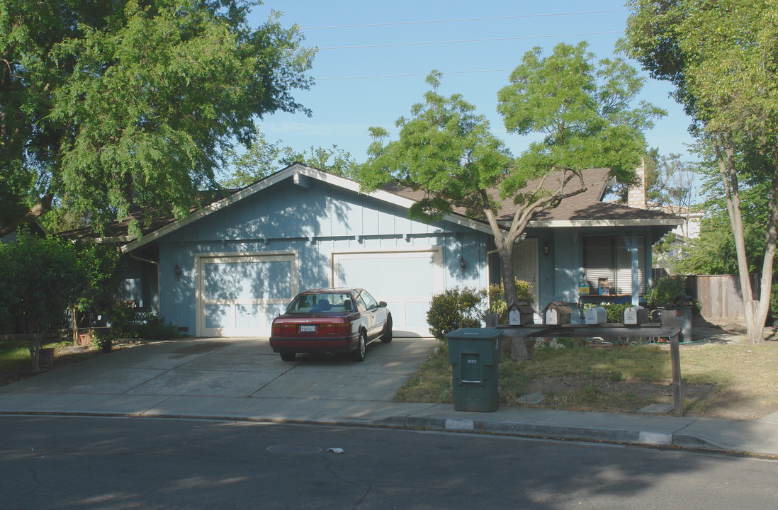 18331-18333 Carriage Dr in Morgan Hill, CA - Foto de edificio