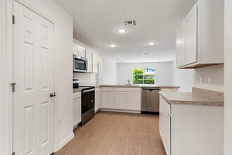 442 SW Carmelite St in Port St. Lucie, FL - Building Photo - Building Photo