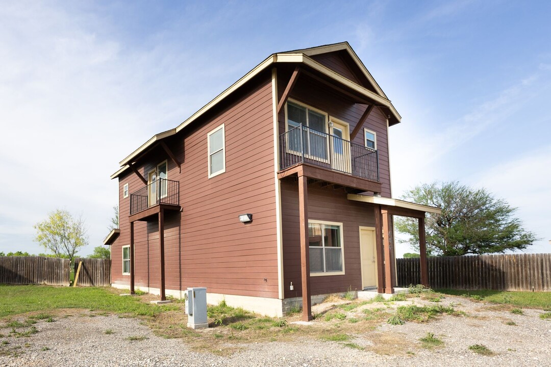 5024 S Old Bastrop Hwy in San Marcos, TX - Building Photo