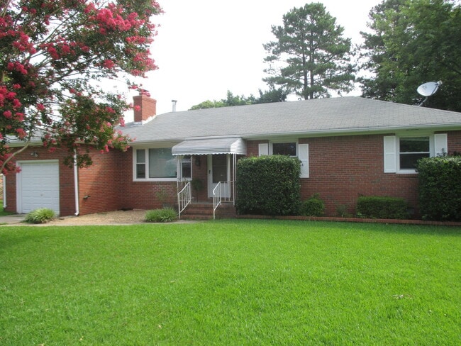 property at 1460 Lakeview Dr