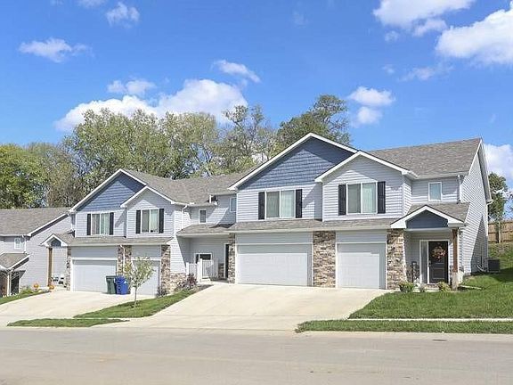 936 SE Gingerbread Ct in Blue Springs, MO - Building Photo